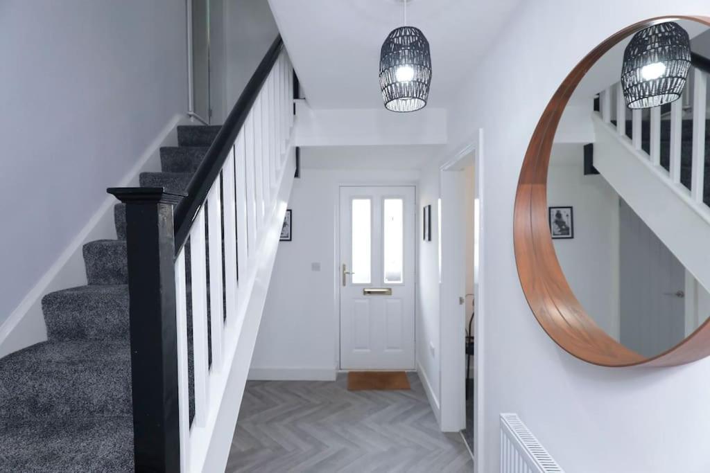 Perfect For Contractors With On Site Parking Villa Brierley Hill Dış mekan fotoğraf