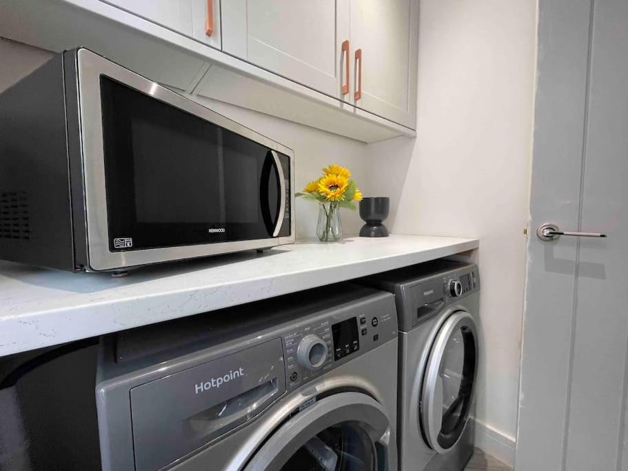 Perfect For Contractors With On Site Parking Villa Brierley Hill Dış mekan fotoğraf