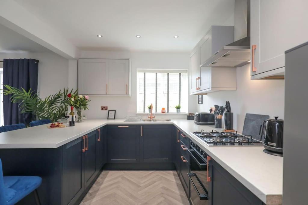 Perfect For Contractors With On Site Parking Villa Brierley Hill Dış mekan fotoğraf