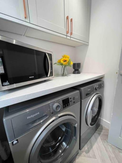 Perfect For Contractors With On Site Parking Villa Brierley Hill Dış mekan fotoğraf