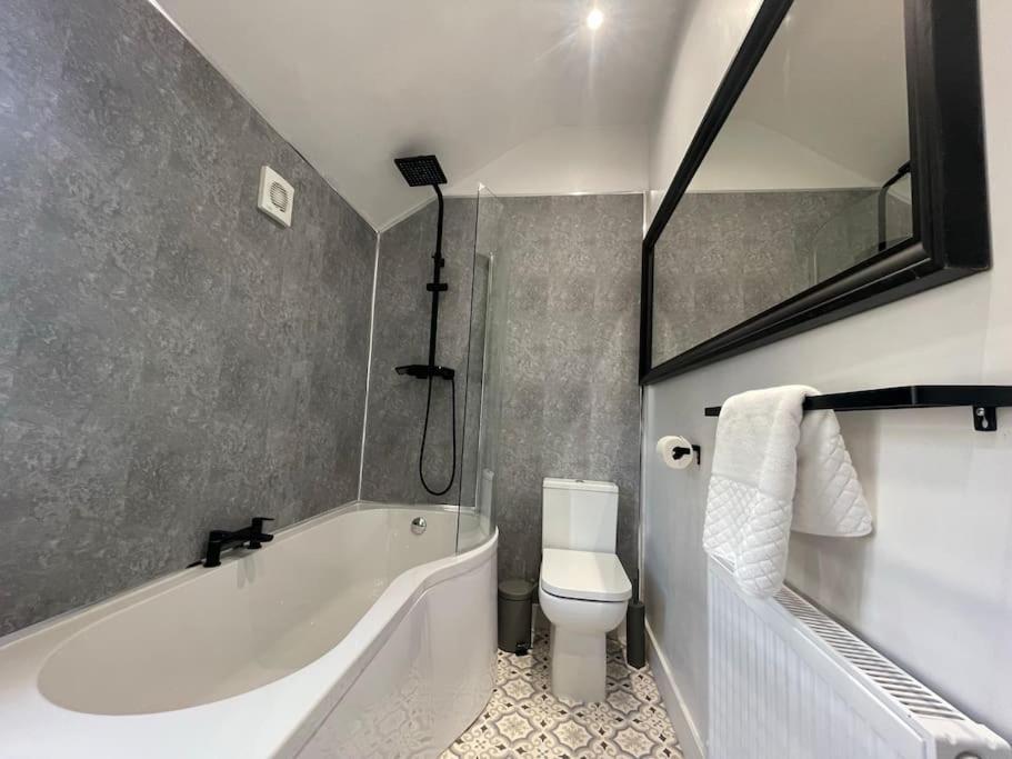 Perfect For Contractors With On Site Parking Villa Brierley Hill Dış mekan fotoğraf